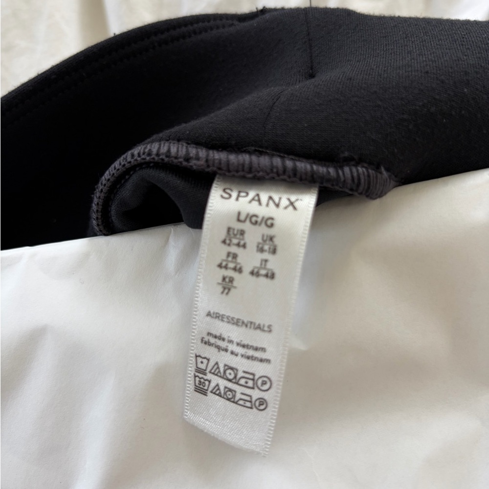 Spanx Elegant Belted Black Wide-Leg Pants - Picture 5 of 5